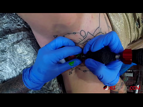❤️ Εξαιρετικά τατουάζ hottie Sully Savage έχει ένα τατουάζ στην κλειτορίδα της ❤️ Ρωσικό πορνό ❌